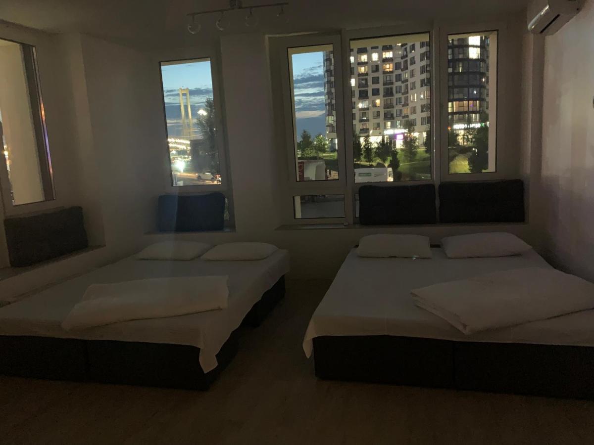 New 3 Rooms Apartment Near The Metro Station Київ Екстер'єр фото