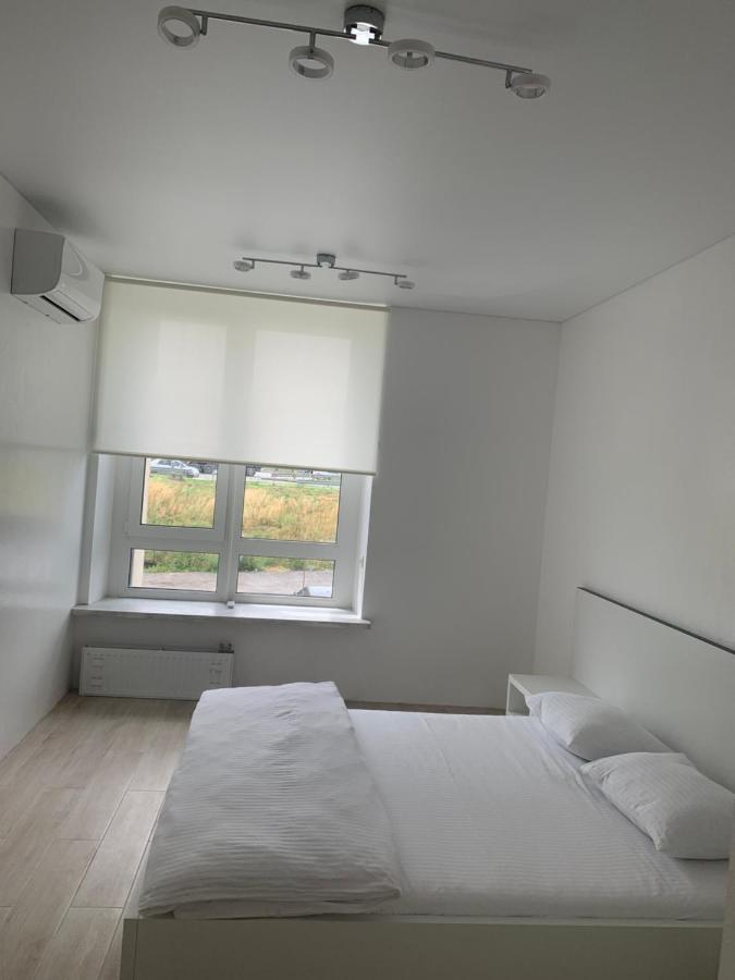 New 3 Rooms Apartment Near The Metro Station Київ Екстер'єр фото