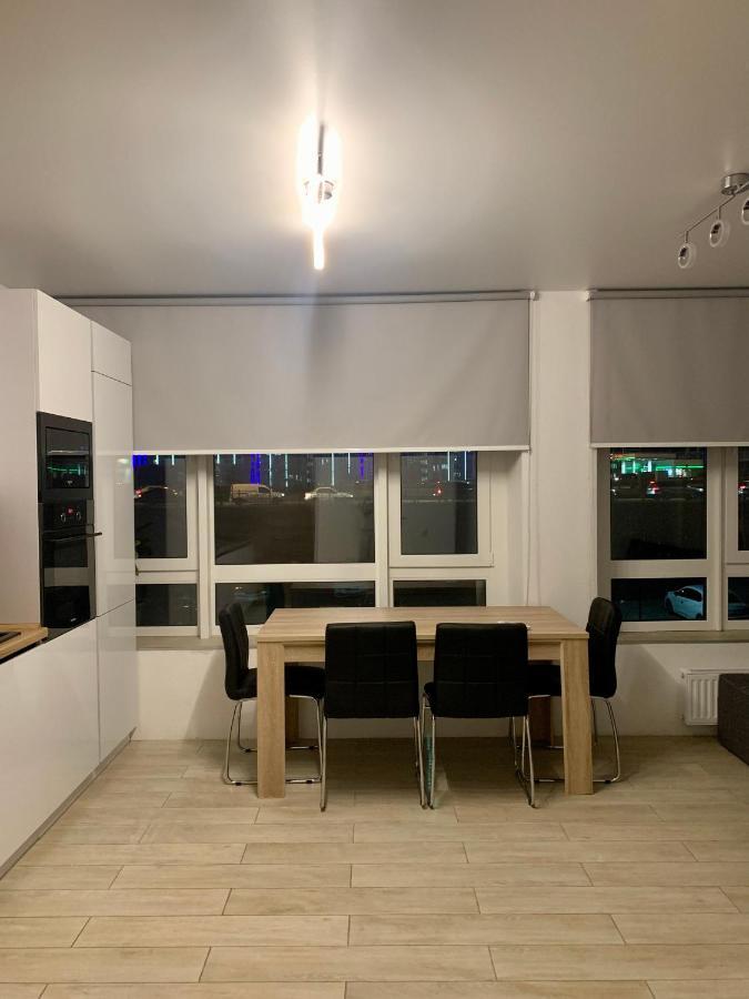 New 3 Rooms Apartment Near The Metro Station Київ Екстер'єр фото